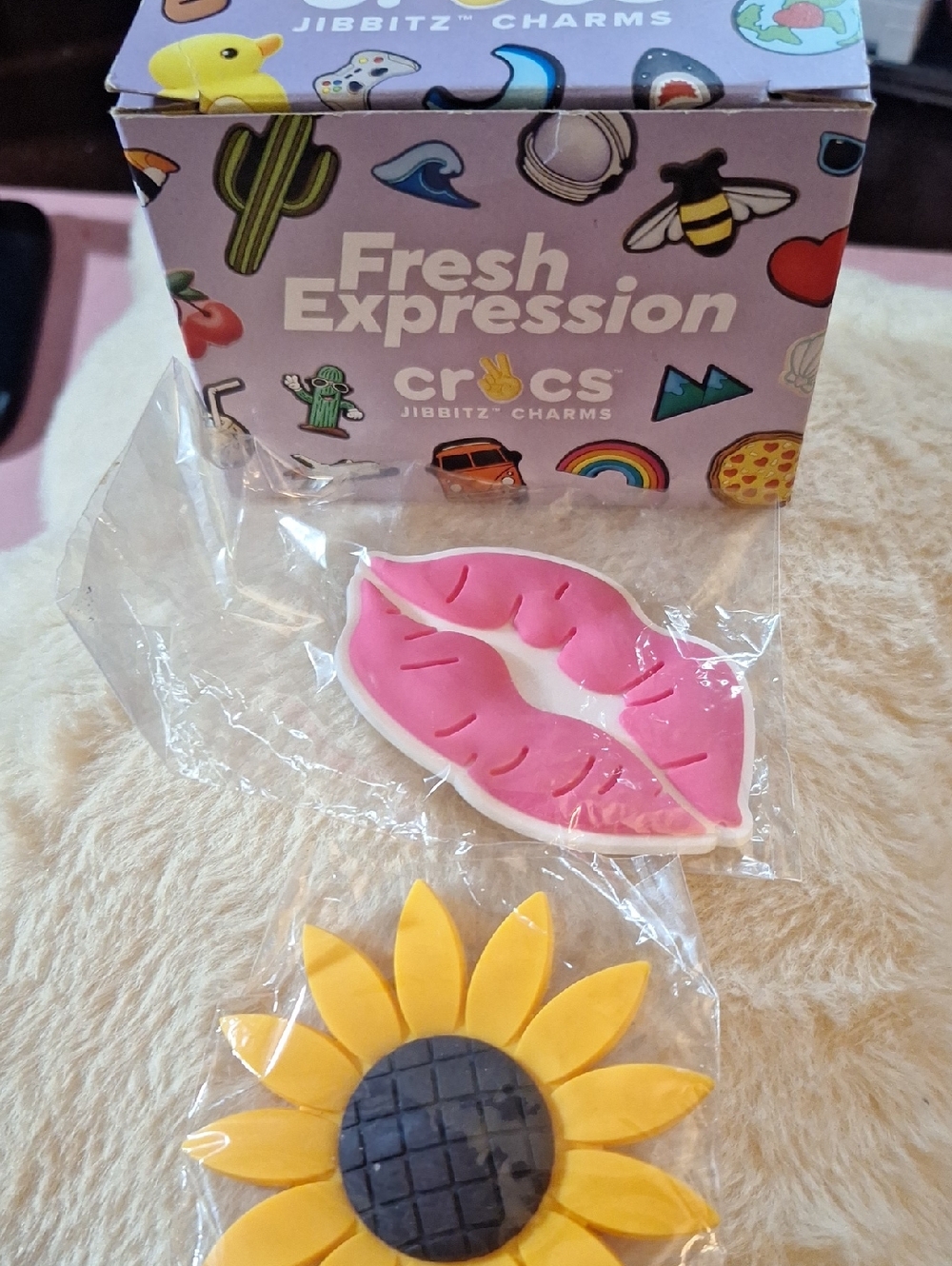 CROCS Pink Lip & Yellow Sunflower Jibbitz Charms For  Purses...